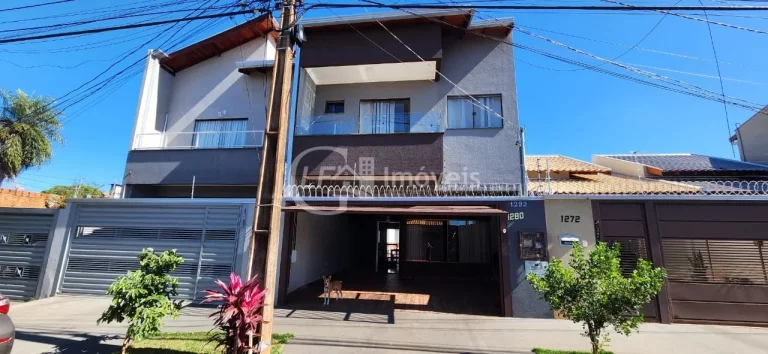 Impecável casa à venda em Campo Grande-MS, Jardim Tijuca: 3 quartos, 2 suítes, 1 sala, 2 vagas, 152m². Venha conferir!