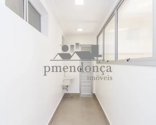 Imagem Apartamento reformado com 153m², 2 quartos sendo 1 suíte e 2 vagas.