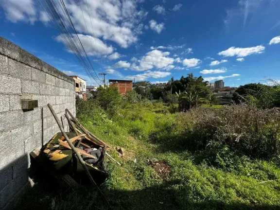 Imagem Lote à Venda de 893m2 no bairro Grogotó