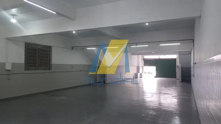 Imagem Imóvel amplo, versátil e pronto para uso, ideal para diversos tipos de com.