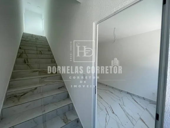 Imagem Casa com 2 Suítes na Rua do Shopping - Localização Privilegiada e Conforto Garantido!