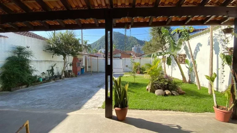 Imagem Sobrado 5 dormitórios 6 vagas no canto do forte