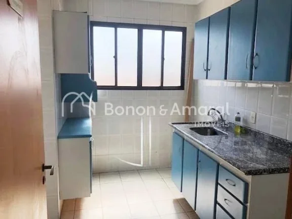 Imagem A sala ampla, com dois ambientes, é perfeita para receber amigos ou curtir momentos de tranquilidad...