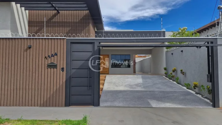 Linda Casa de Alto Padrão no Bairro Rita Vieira