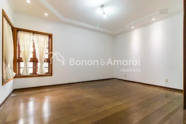 Imagem Ampla e confortável, esta excelente residência conta com 330m² de área construída, oferecendo e...