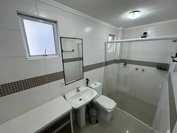 Imagem Apartamento semi-mobiliado com 1 suíte, 2 Demi e 2 vagas de garagem na Praia Brava em Itajaí