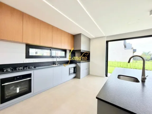 Imagem Sobrado com 04 suítes, 220m² mobiliado e decorado