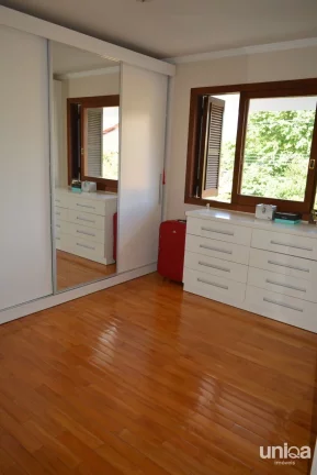 Imagem Casa em Camobi com 05 dormitórios, suíte master, lareira, piscina