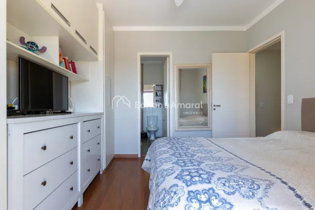 Imagem Sobrado, espaçoso, reformado, clean, amplo quintal, ótimo condomínio
Exclusivo pra você!
No anda...