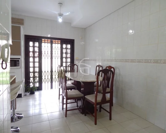 Imagem CASA NO AMÉRICA COM AMPLO TERRENO!
