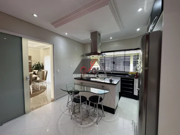 Imagem Casa Alto Padrão à venda, bairro Pinheirinho em Curitiba.