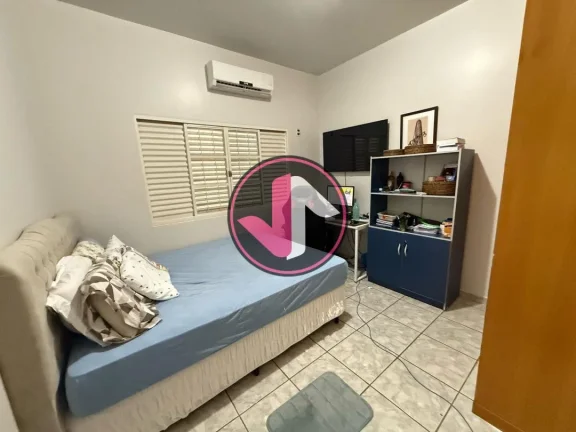Imagem Se você procura por uma Casa Comercial espaçosa e cheia de comodidades em Cuiabá, não pode deixa...
