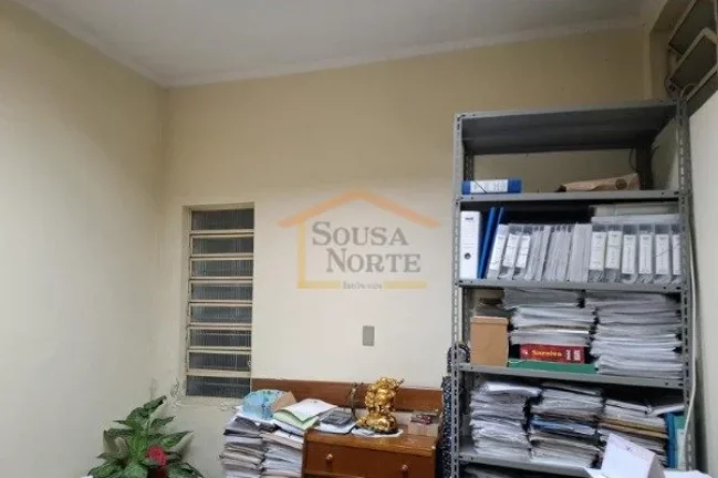 Imagem Salão com 105 m², sendo 60 m² de vão livre, conta com 2 banheiros, copa e 2 vagas de garagem. 

...