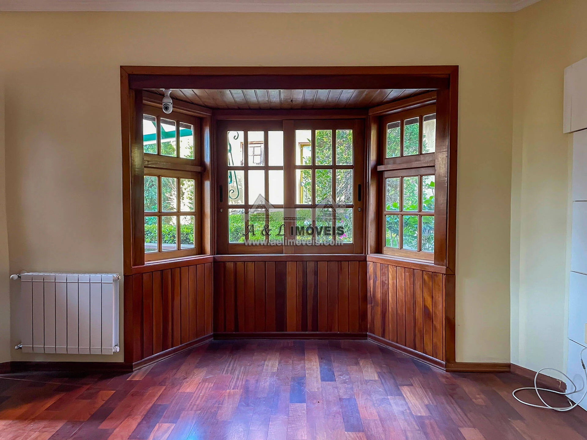 Imagem Casa 4 Suítes à Venda em Campos do Jordão | Condomínio com 10 Casas