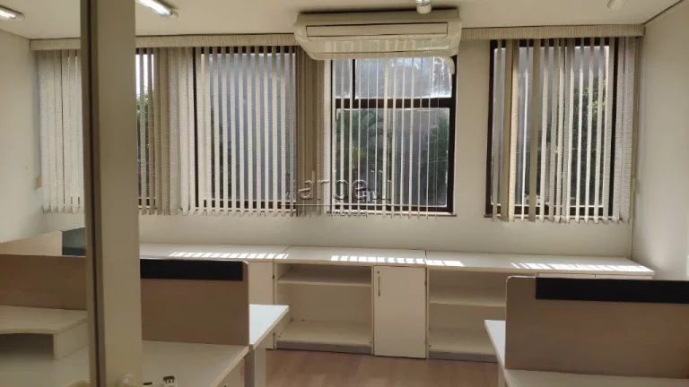 Imagem Sala comercial com 50 M², copa, 2 banheiros e 1 vaga de garagem. Linda sala reformada e mobiliada c...