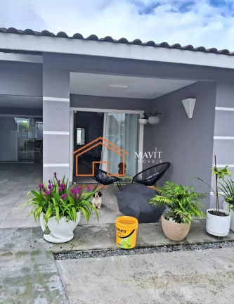 Casa à venda em Joinville-SC, Morro do Meio: 3 quartos, 1 suíte, 1 sala, 2 banheiros, 1 vaga, 150m². Venha conferir!