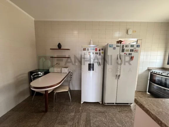 Imagem Locação em Condomínio de Alto Padrão em Indianópolis, São Paulo-SP: 3 Quartos, 1 Suíte, 2 Salas, 3 Banheiros, 4 Vagas, 154m².