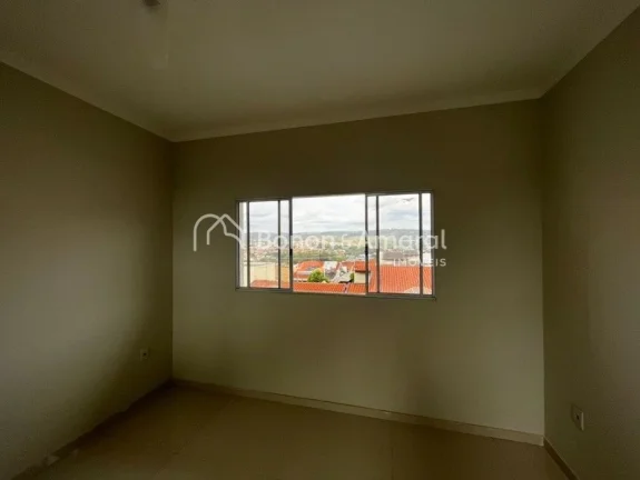 Imagem Linda casa à venda em Mirante do Lenheiro, Valinhos. Este sobrado possui 3 quartos, incluindo uma s...