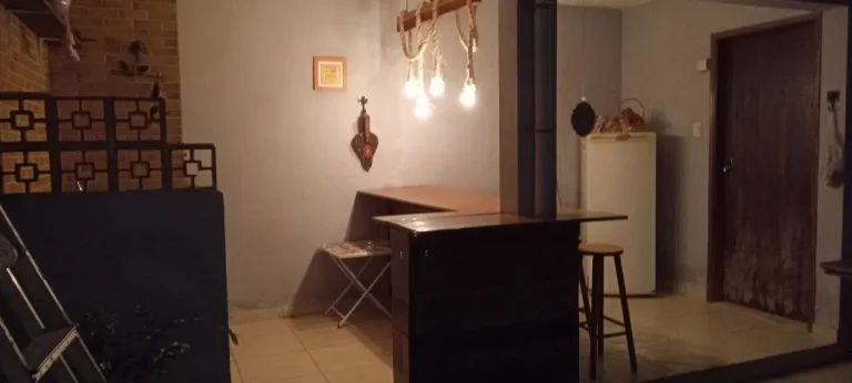 Imagem Casa para Alugar com 148m², 3 dormitórios sendo 2 suítes, churrasqueira, 2 vagas.