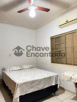 Imagem Casa no centro com quintal amplo e varanda coberta