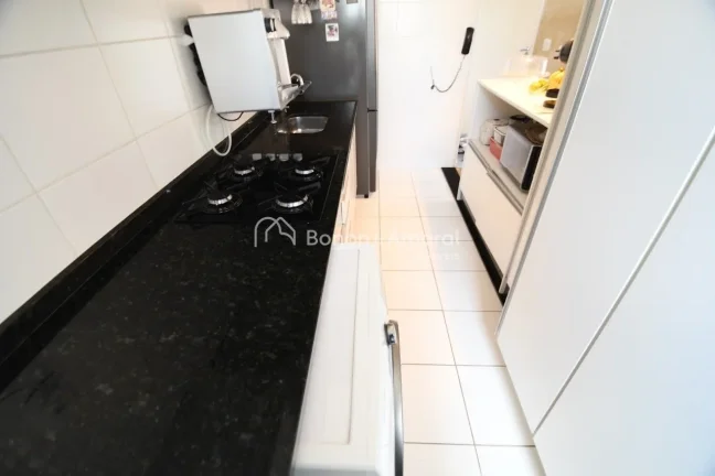 Imagem O apartamento conta com acabamentos de alta qualidade. Ele é completo em armários planejados e ofe...