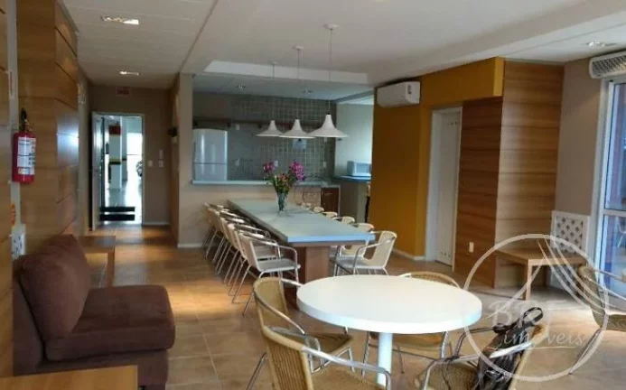 Imagem Vendo excelente apartamento com terraço e piscina, totalmente plano em excelente localização a 200 metros da Beira mar do Estreito Florianópolis SC co