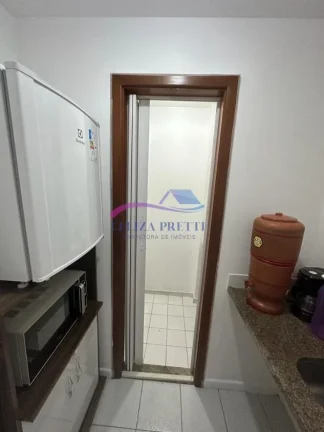 Imagem OBS ESTA SALA SERÁ ALUGADA COM AS SEGUINTE MOBÍLIAS: 1 AR CONDICIONADO, 1 MESA REDONDA COM 4 CADEIRAS, 2 MESAS EM L COM 1 CADEIRA CADA, 1 MESA DE CAFÉ, 1 ARMÁRIO PARA DOCUMENTOS E 1 ARMÉRIO DE COZINHA.