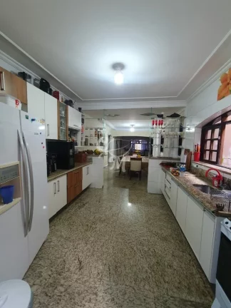 Imagem Sobrado com 4 Dormitórios e 4 vagas