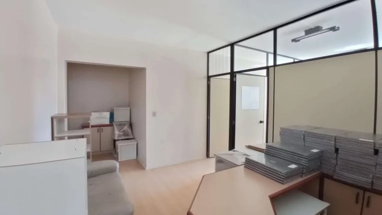 Imagem Sala/Conjunto Comercial à Venda, 60,79m2, Dividida Em 3 salas, Com Vaga de Garagem - Centro, Florianópolis/SC