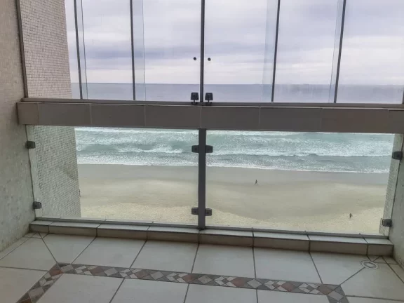 Imagem Pitangueiras - Frente total ao mar - Totalmente Reformado, Lindo - Garagem demarcada no prédio.