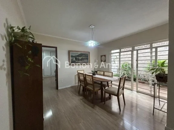 Imagem Casa térrea à venda no Jardim Santa Genebra, na melhor localização do bairro. O imóvel possui t...