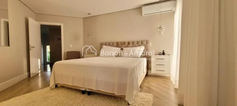Imagem Casa de condomínio com 343 m² e 4 quartos