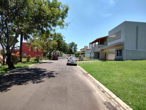 Imagem Terreno em condomínio, plano, com 464 m² de área total. Localização privilegiada, próximo a me...