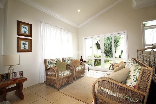 Imagem Casa Condomínio Estância Paraíso - Região Alphaville Campinas

Charmosa, construção sólida, 1...
