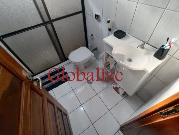 Imagem Casa com 3 dormitório aconchegante com garagem e quintal nas laterais e nos fundos bairro Radio Clube na ZN em Santos (SP) por R$.600.000,00 !