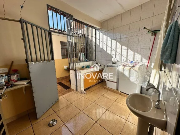 Imagem Casa com 3 dormitórios à venda, 162 m² por R$ 850.000,00 - Setor Central - Itumbiara/GO