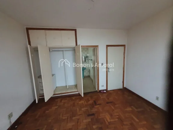 Imagem A casa contém 158 m² de área construída em um terreno de 250 m², oferece um espaço ideal para ...