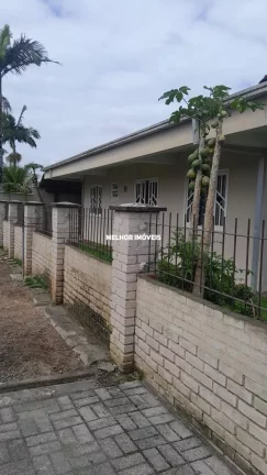 Imagem Casa com 06 dormitórios no Bairro Itacolomi - Balneário Piçarras - SC