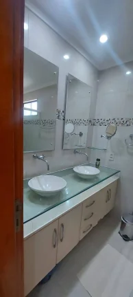 Imagem Luxuoso e requintado apartamento no Ed. Village Premium