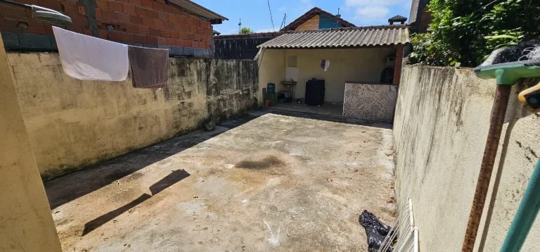 Imagem Casa para Venda em Itanhaém, Nova Itanhaém (Interior), 1 dormitório, 1 banheiro, 2 vagas