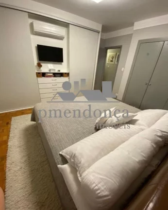 Imagem Lindo apartamento reformado em Predinho charmoso, sem elevador, em uma das ruas mais cobiçadas em P