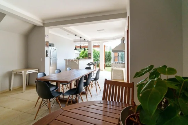 Imagem Esta residência une conforto, praticidade e lazer em um só lugar.

Piso térreo: sala de estar, ja...
