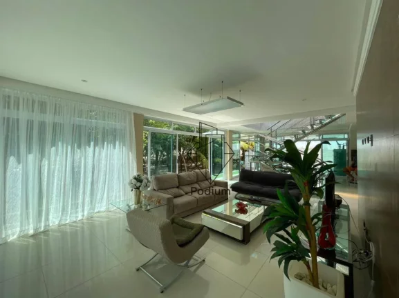 Imagem Casa Triplex em condomínio fechado no Portal do Sol - CA0058
