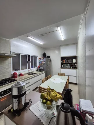 Imagem Sobrado em Villagio à Venda – 02 suítes e 02 vagas amplas - excelente local