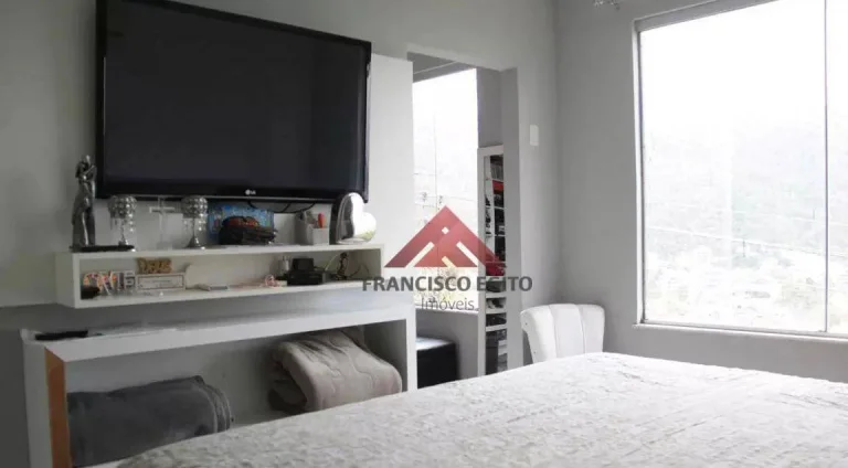 Imagem Casa Triplex, 4 qtos, 2 stes, 4 vagas