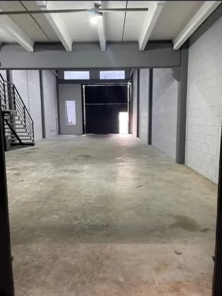 Imagem Salão Comercial para Locação em Sorocaba-SP, Bairro Jardim Piazza Di Roma: 1 Sala, 3 Banheiros, 5 Vagas de Garagem, 290m².