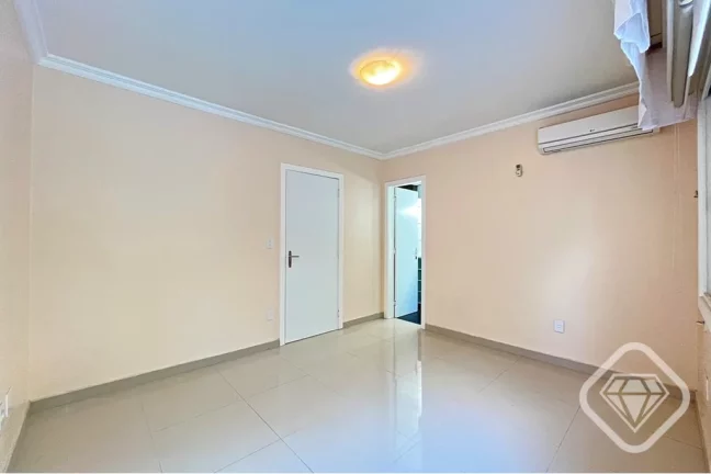 Imagem Casa especial no coraÃ§Ã£o do bairro Tristeza, um refÃºgio moderno com charme e conforto

Uma residÃ...