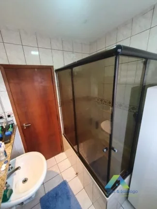 Imagem Sobrado com 4 Quartos e 5 banheiros à Venda, 180 m² por R$ 899.900