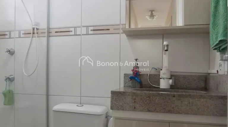 Imagem Características do Imóvel:
3 Quartos (sendo 1 suíte), todos com guarda-roupas planejados e janela...