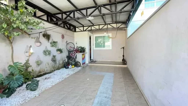 Imagem Sobrado com 2 dormitórios e 1 vaga de garagem com terraço e churrasqueira em Balneário Camboriú